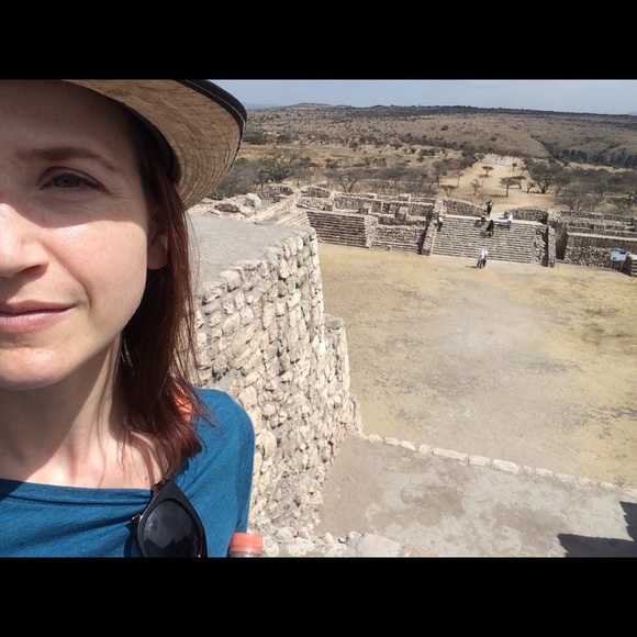 Meet your Posher, Megan - Picture 2 of 2